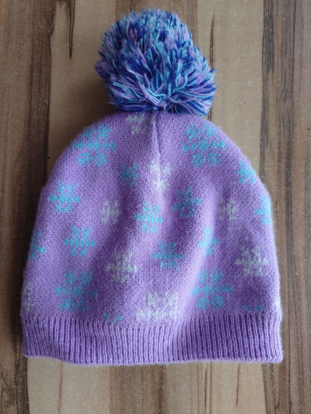 Altro abbigliamento per bambina: Mütze mit Bommel Schneeflocken Grösse 50 – Nuovo (secondo la descrizione) da Uster venduto da snowy_6