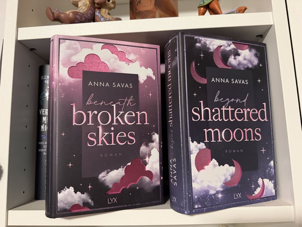 Libri: Anna Savas Romane Broken Skies Shattered Moons – Nuovo (secondo la descrizione) da Neukirch an der thur venduto da Lorena.fiio 1