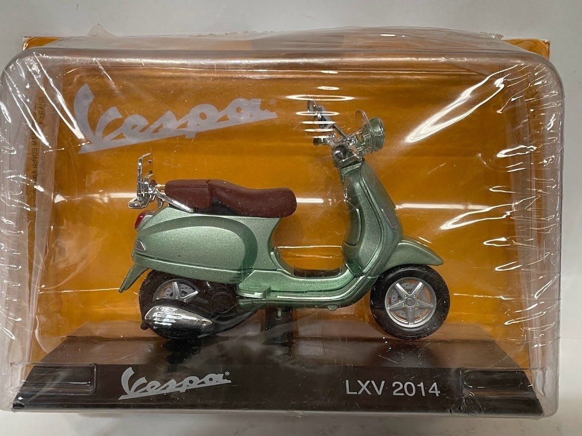 Vespa Kit di modellismo & Modellini statici: Vespa LXV 2014 1-18 487 – Nuovo e nell'imballaggio originale da Stäfa venduto da thebrand 1
