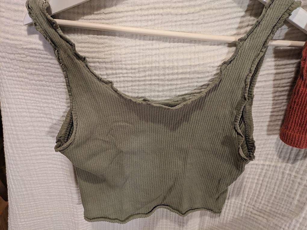 Tops: 4 bauchfreie Tops – D'occasion à Schwyz par Magdalena86 2