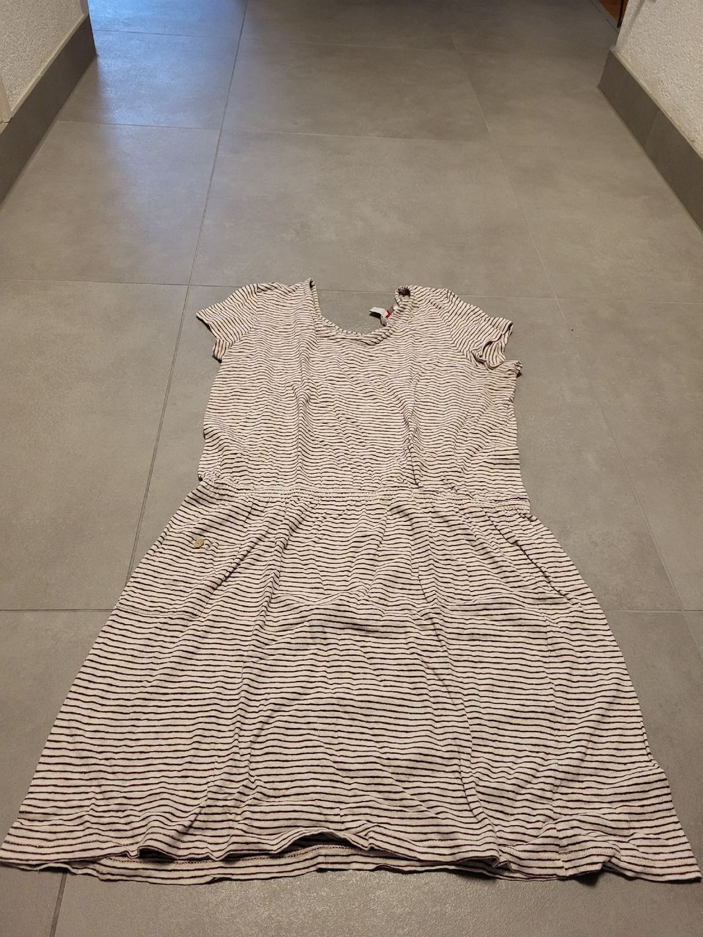 Lotti di vestiti: Damen Kleiderset 8-teilig, Gr. XL – Nuovo (secondo la descrizione) da Biel/Bienne venduto da Aare5 4