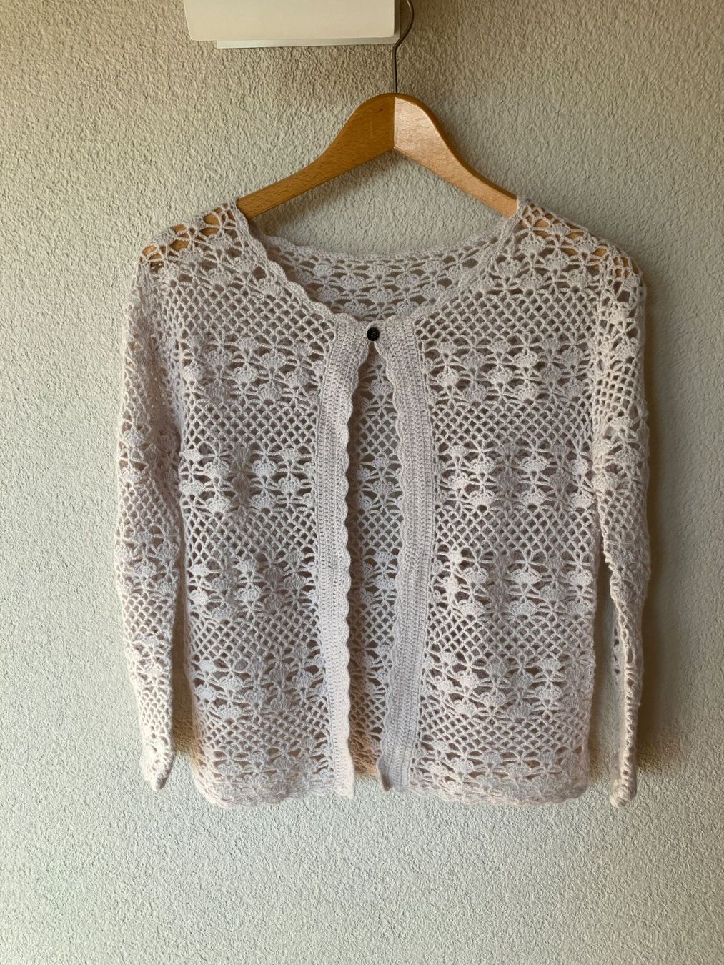 Giacche: Strickjacke Cashmere , gehäkelt, Farbe helles Stein / Gr. S – Usato da Erlenbach ZH venduto da SilviaF02