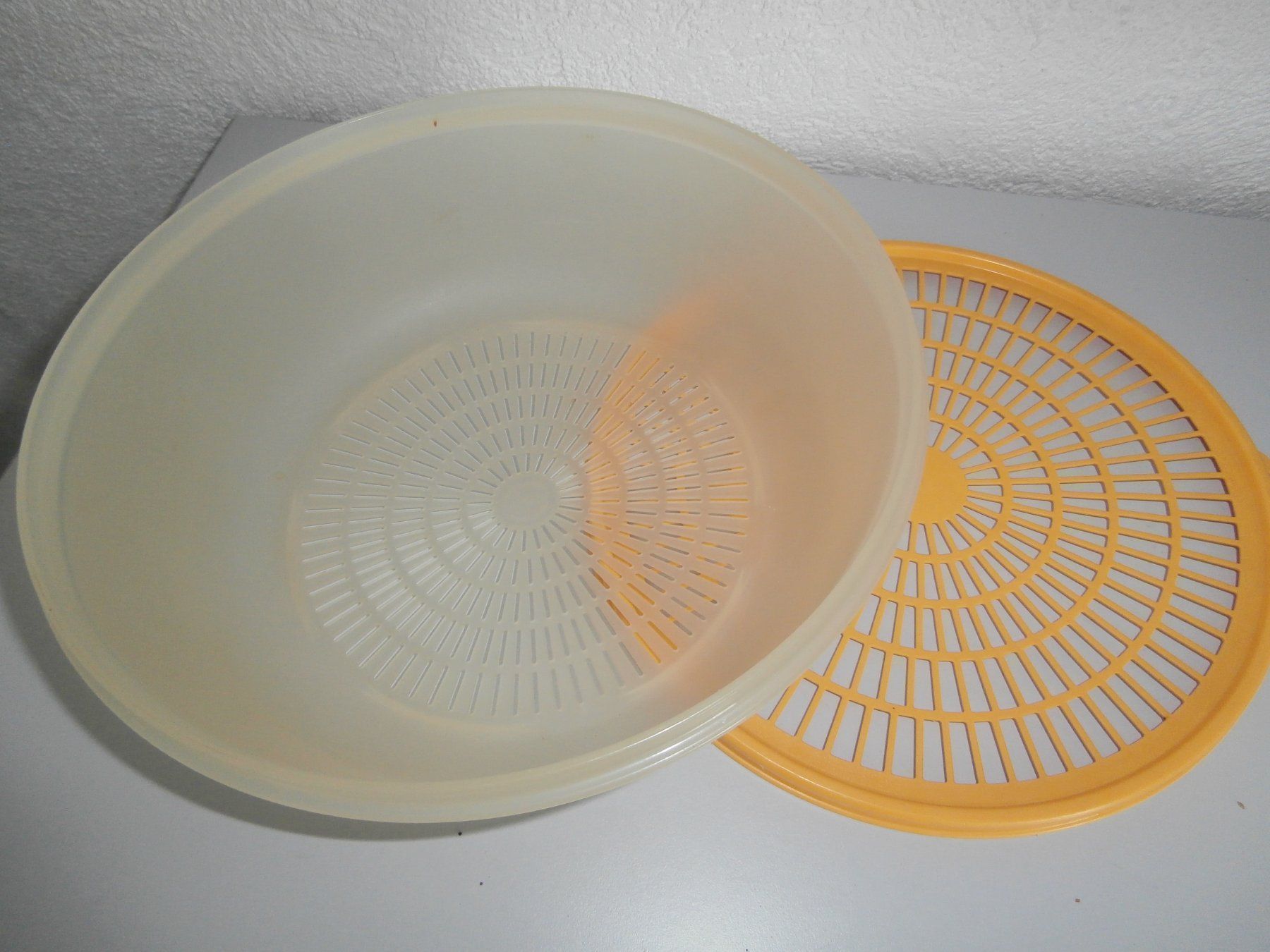 Coupes: Tupperware Sieb mit passendem Siebdeckel – D'occasion à Pfäffikon ZH par variohappy 2