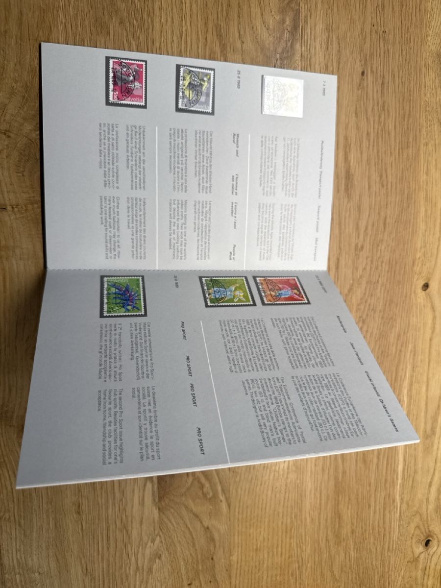Tutti i francobolli: Briefmarken Schweiz Jahrbuch 1989 – Nuovo (secondo la descrizione) da Steinhausen venduto da Qualifly2022 1