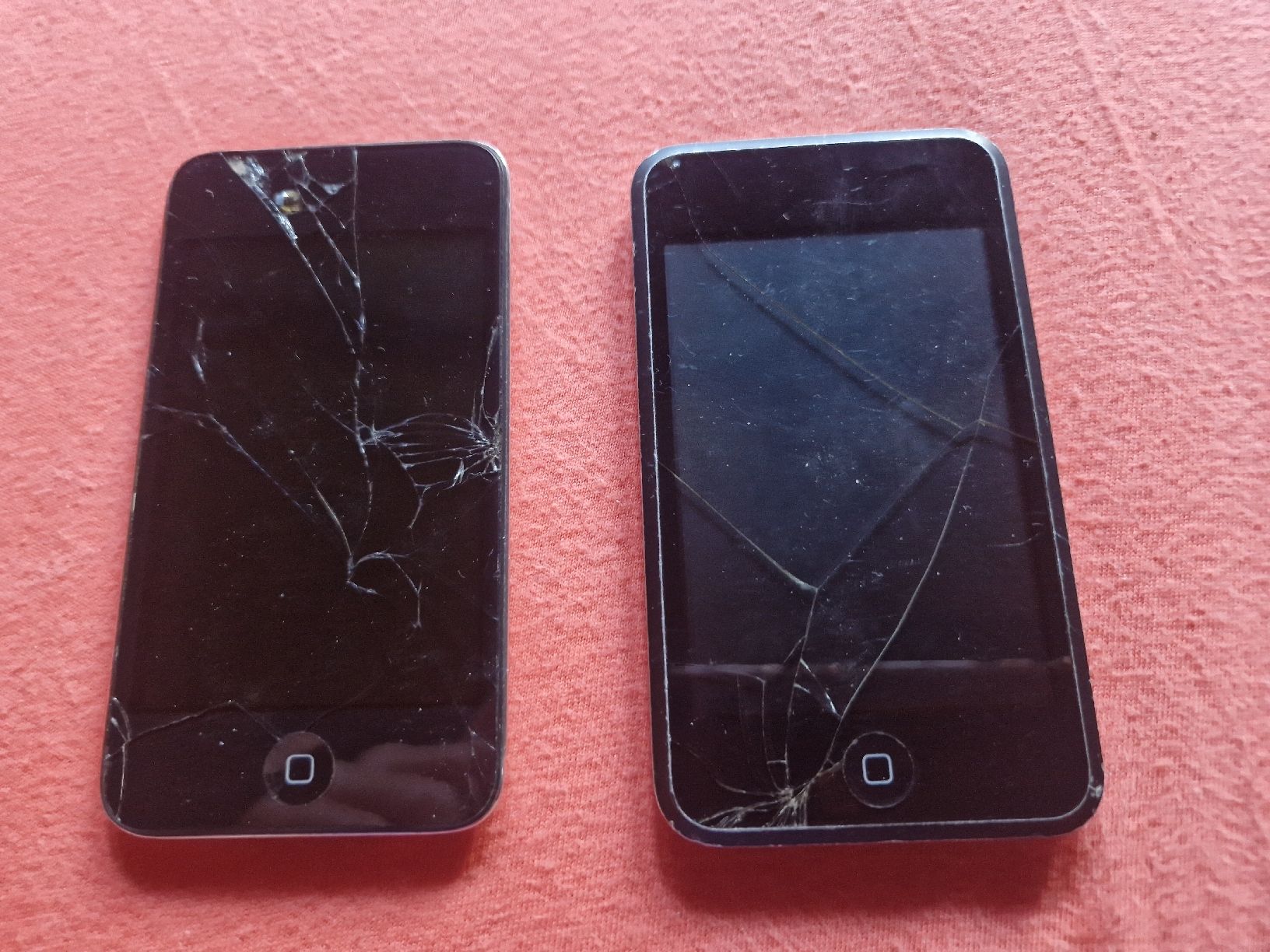 Apple Portables: 2 Iphone  – Défectueux à Lauterbrunnen par ziv_nd87