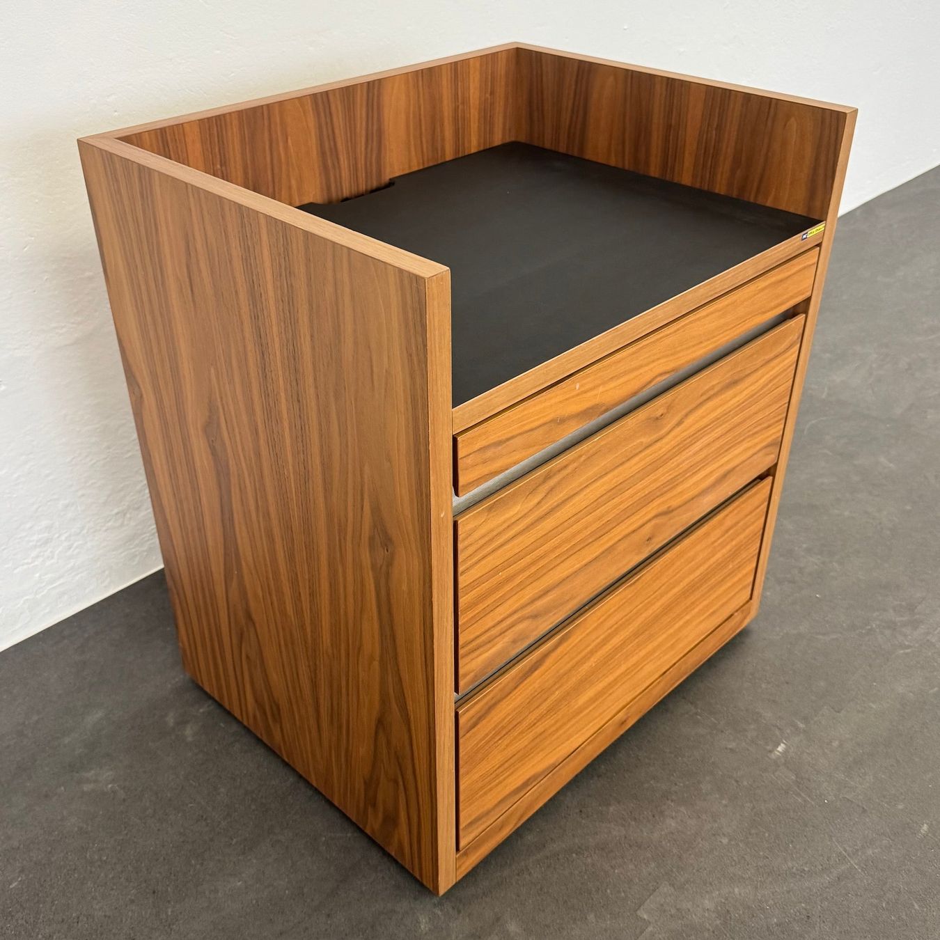 Schränke: Top Design Exclusiv Sideboard 650mm breit - Nussbaum – Gebraucht aus Schönenwerd von mcofficeshop 2