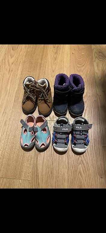 Schuhe für Jungen: 4 Paar Kinderschuhe – Gebraucht aus Illnau von Fakiraa