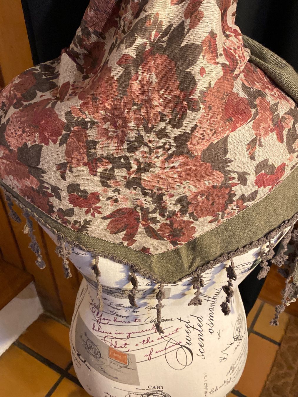 Foulards & écharpes: FOULARD MIT SPITZEN – Neuf avec emballage d'origine à Meienried par ManuelaBoutique 4