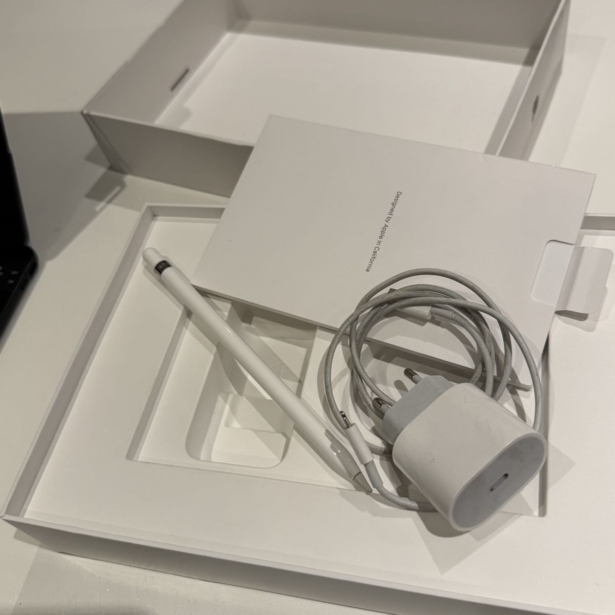 Apple Tablet PC: Apple A2602 iPad 9th Gen 64GB + Keyboard + Apple pen – Usato da Territet venduto da fil_5jwk 1