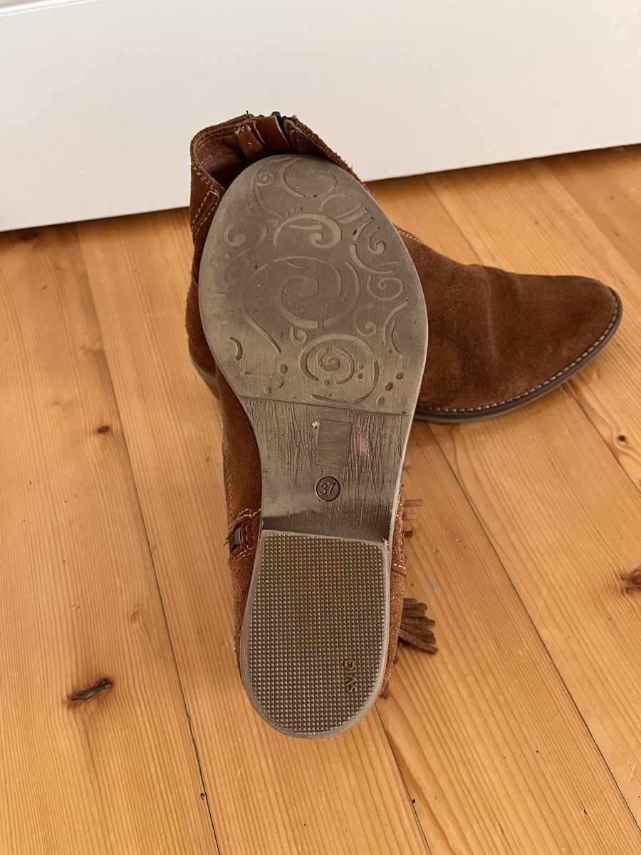 Tamaris Chaussures femmes: Wildlederstiefel mit Fransen, Grösse 37 – D'occasion à Basel par fri_9wvb 3