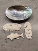 Schale mit drei Schnitzereien Fisch Drachen aus Knochen