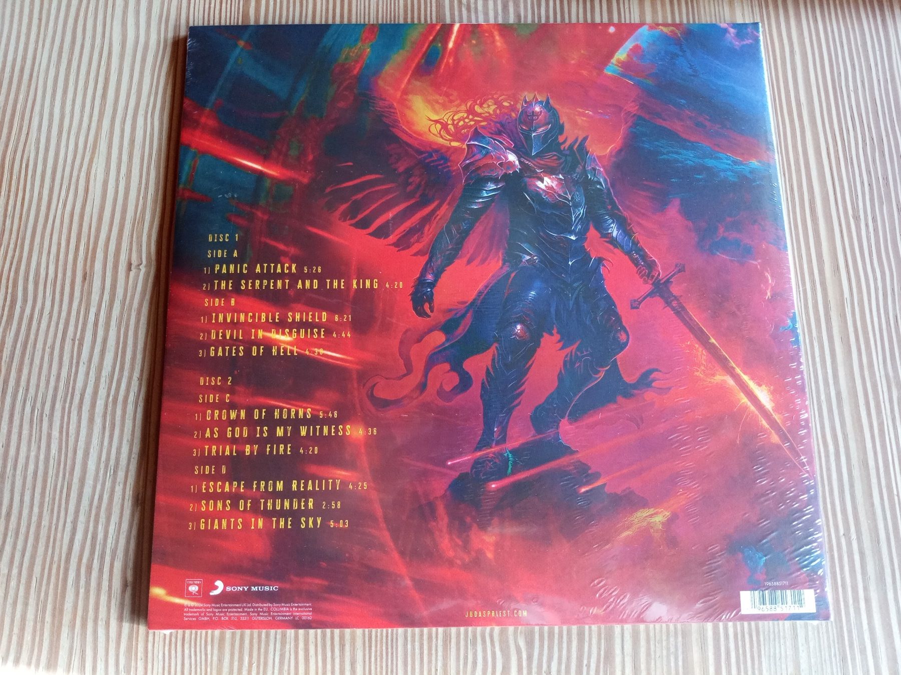 Dischi in vinile: Judas Priest-Invincible Shield 12'' Blue Vinyl LP Limited – Nuovo e nell'imballaggio originale da Brienz BE venduto da INTERNALFIRE 1