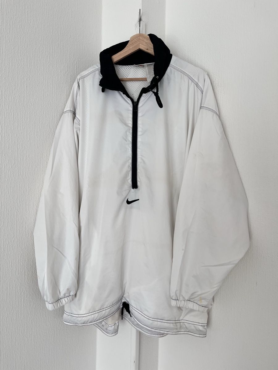 Nike Giacche: Vintage Nike Jacket White Size XL with stains – Usato da Lausanne venduto da Danash