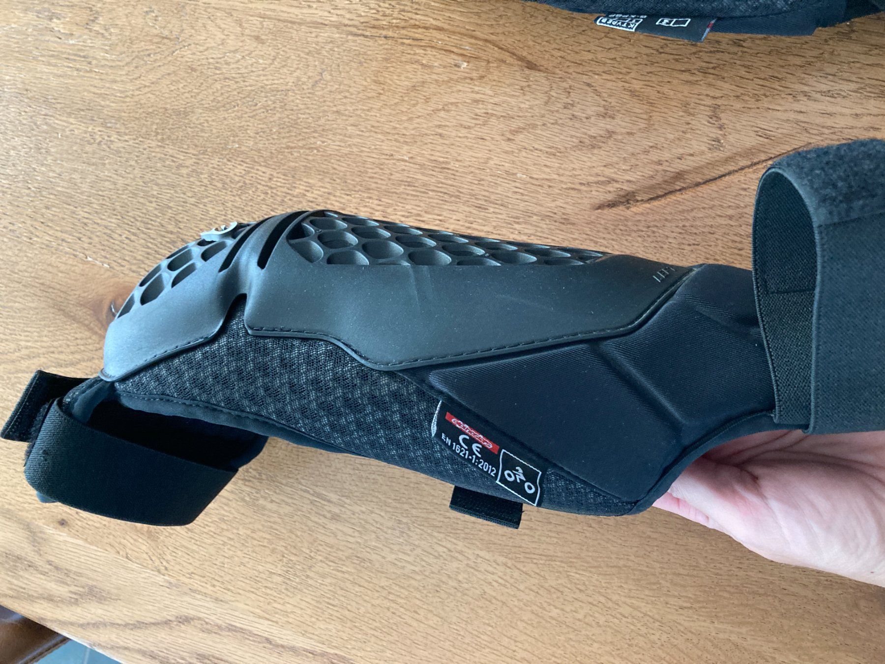 Alpinestars Protezioni & Imbottiture: Alpinestars Bionic Plus Knee/Shin Protect – Usato da Uttigen venduto da IngePeter 4