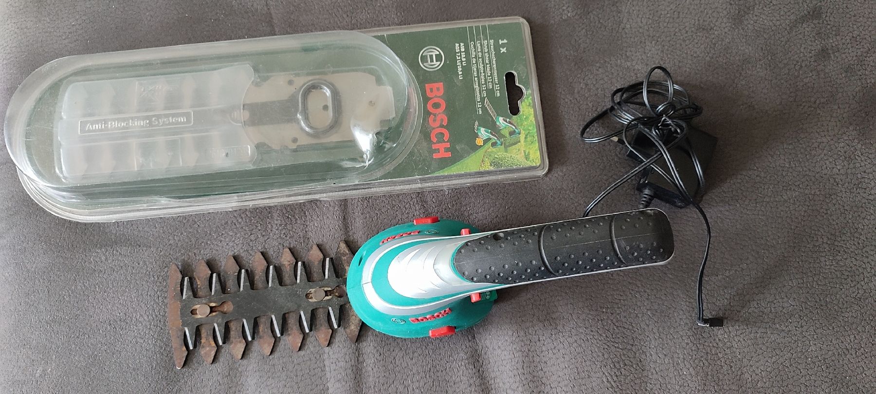 Bosch Tutti gli attrezzi: Bosch Akku Strauch und Grasschere – Usato da Biel/Bienne venduto da ruggi03