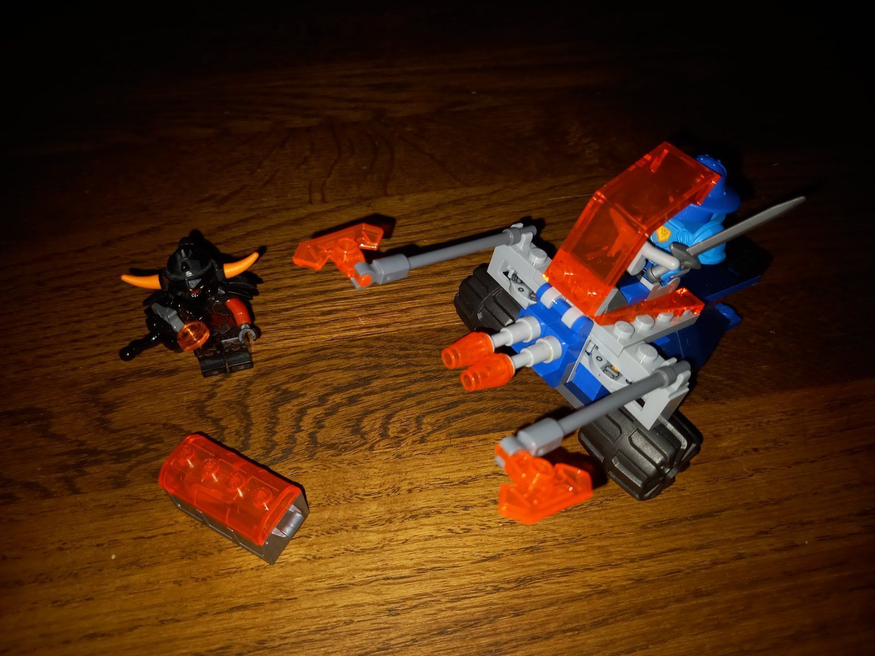 Lego Spielzeuge: Lego Nexo Knights 70310 – Gebraucht aus St. Pantaleon von whity75