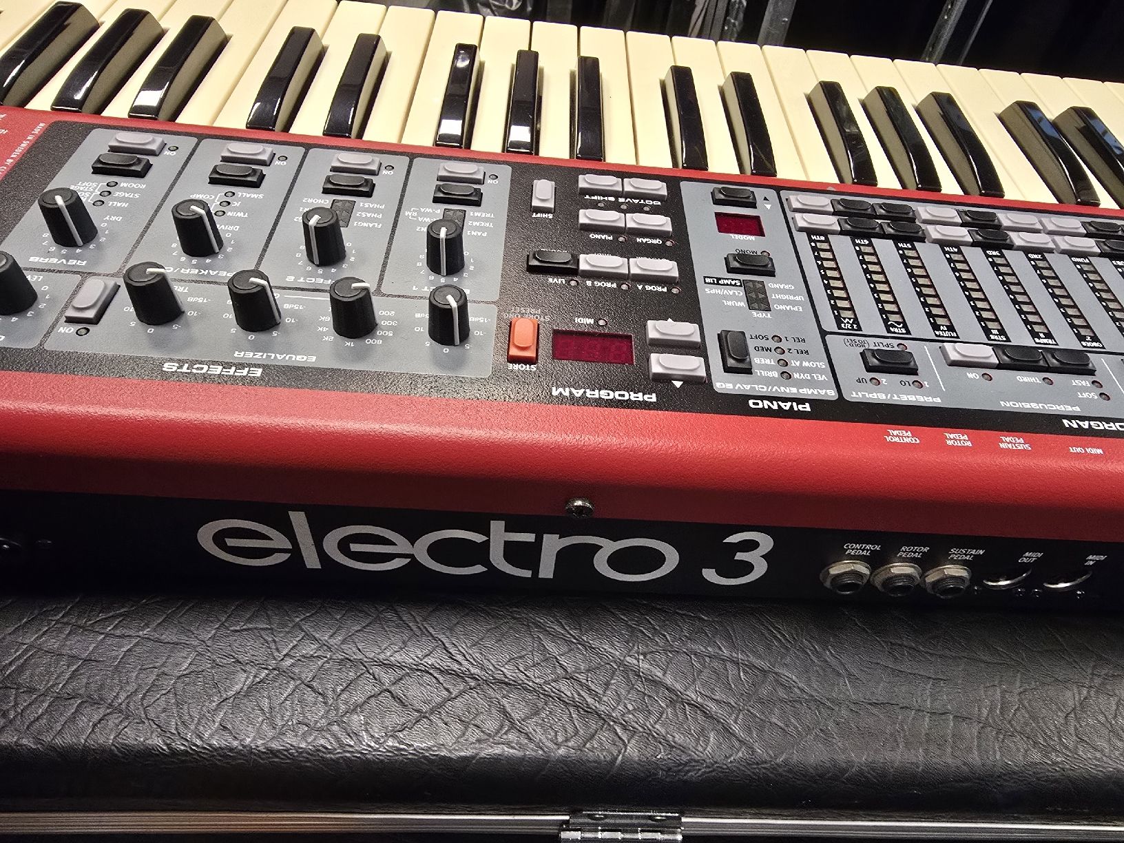 Nord Strumenti musicali: Nord electro 3 sixty one Keys Super Sound – Usato da Zürich venduto da Roy-Events-Zurich 3