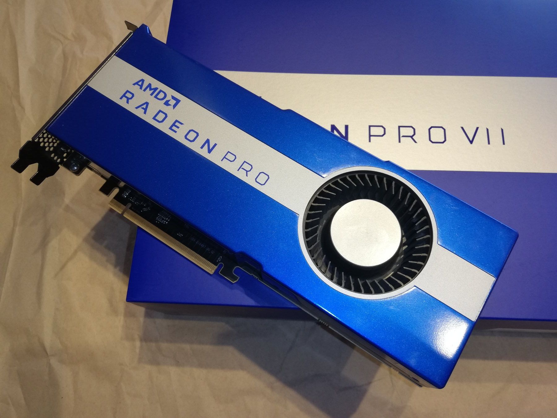 Amd Schede grafiche: AMD Radeon Pro VII   /   16 GB, HBM2 – Usato da Aarau venduto da jesty257