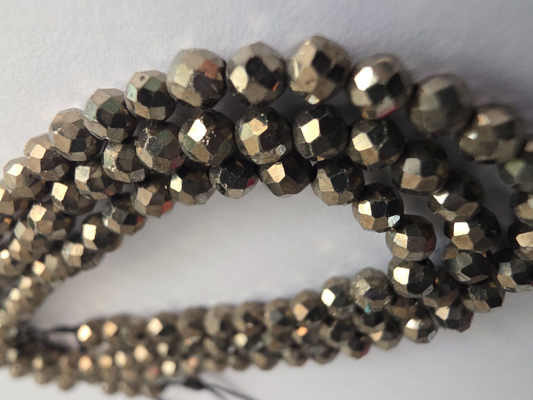 Minerali & Pietre curative: Pyrit facettiert ca. 3mm. Strang – Nuovo e nell'imballaggio originale da Menziken venduto da Mirager 2