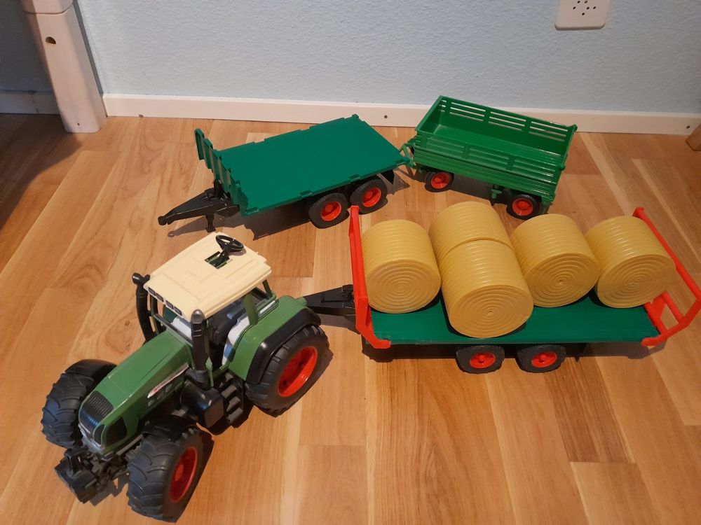 Bruder Traktor mit Anhänger (Gebraucht) in Leuggern für CHF 26 – mit 