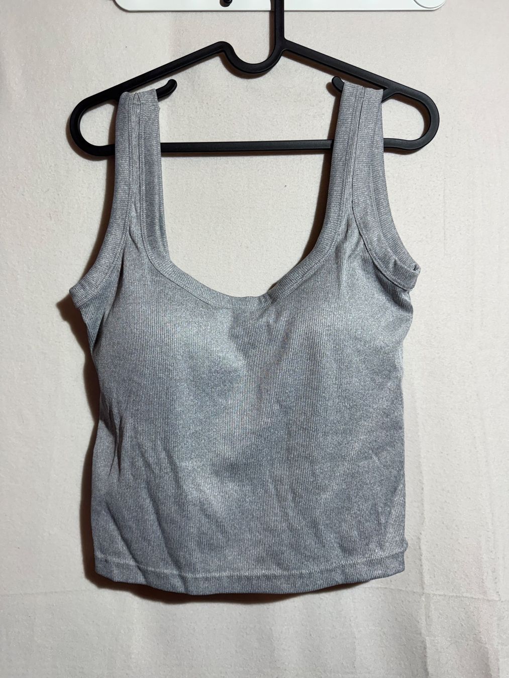 Top: Graues Basic mit Cups Gr. L – Nuovo (secondo la descrizione) da Grosswangen venduto da SALE_SALE_SALE