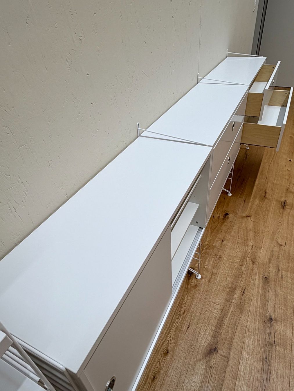 String Regale: String System Regal + Sideboard weiss, neuwertig (Original) – Gebraucht aus Oberkirch LU von petitefashion 5