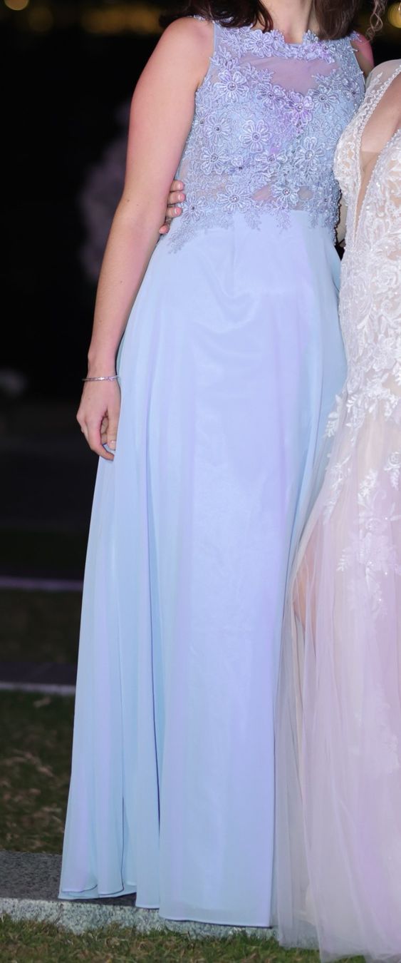 Robes: Robe de soirée bleu clair dentelle fleuri,  taille 36EU – Neuf (Voir description) à Lausanne par Prahiena 1