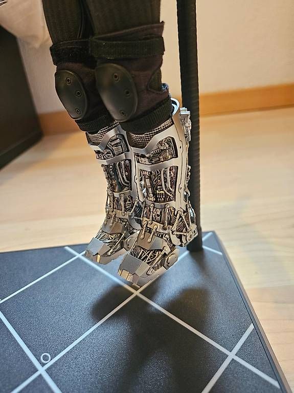 Hot Toys Statuette: Hot Toys Tony Stark Mech Test Deluxe Version – Usato da Zofingen venduto da mat_5pgg 2