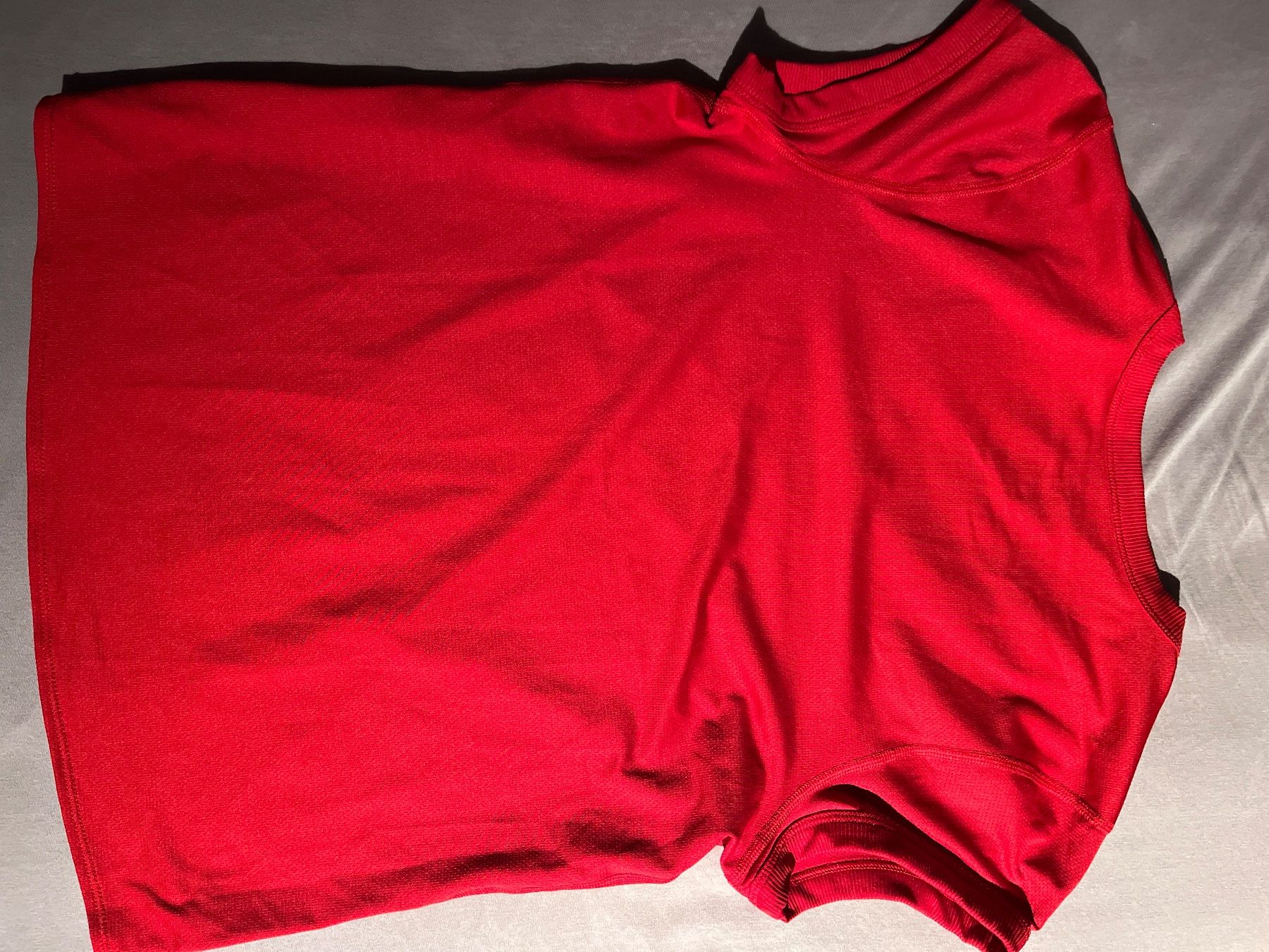 Adidas T-shirt: Running Shirt Nike – Usato da Hombrechtikon venduto da Kaatja 1