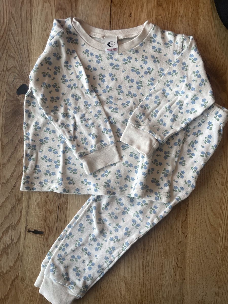 Globus Pyjamas: Pijama von Globus, gr 4-5 – D'occasion à Obernau par Duplomin