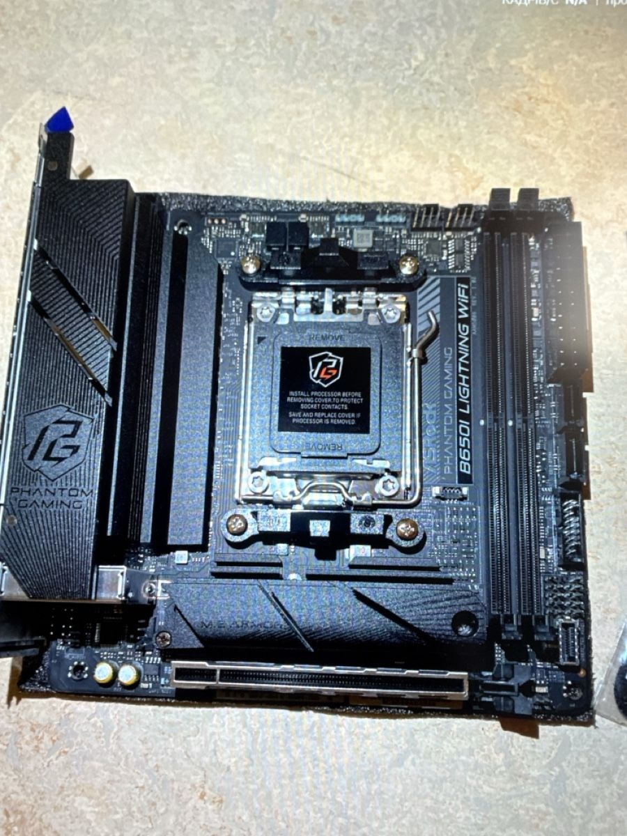 Asrock Schede madri: ASRock B650I Lightning Wifi Mini-ITX Mainboard, Top – Nuovo (secondo la descrizione) da Bäretswil venduto da vla_t5t2