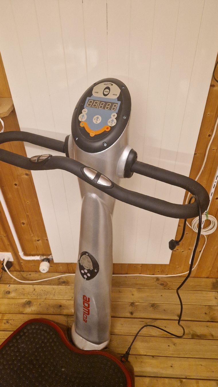 Hometrainer: Adissa Sport ADM03 Vibrationsplatte – Nuovo (secondo la descrizione) da Regensdorf venduto da ine_5yys 1