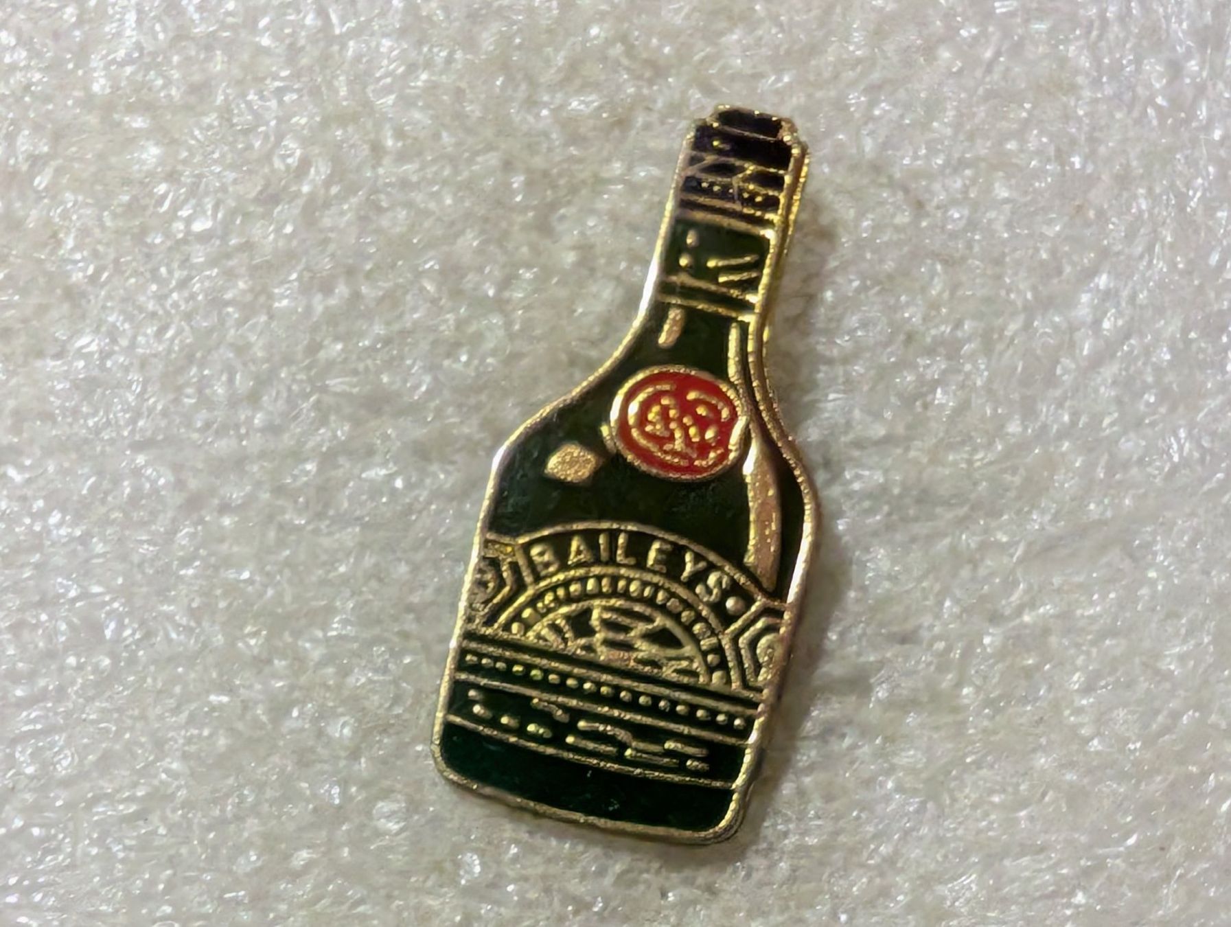 Placchette & Badge: Ansteckpin 177: Bailey's – Usato da Oppligen venduto da Pin-Fall-Shop