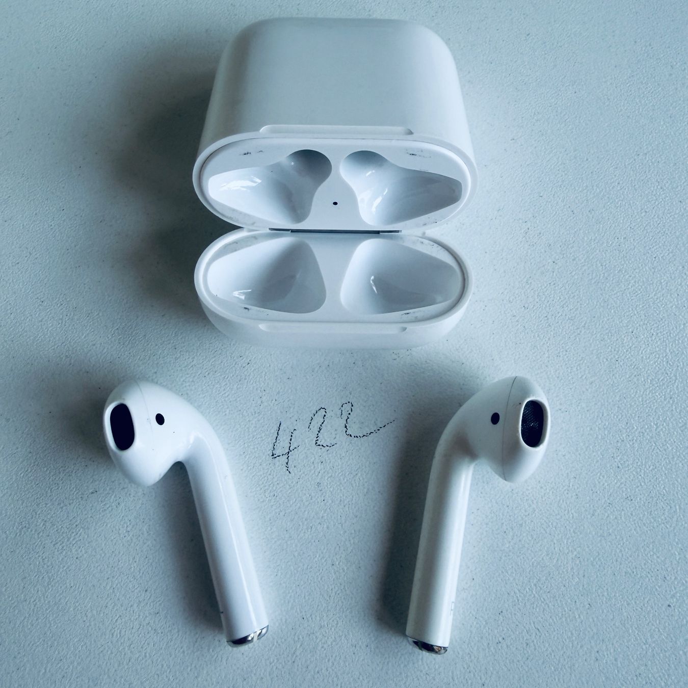 Apple Casques audio: Original Apple AirPods 2 Gen. Wireless Kopfhörer & Case – D'occasion à Basel par MY.AIRPODS.SHOP 1