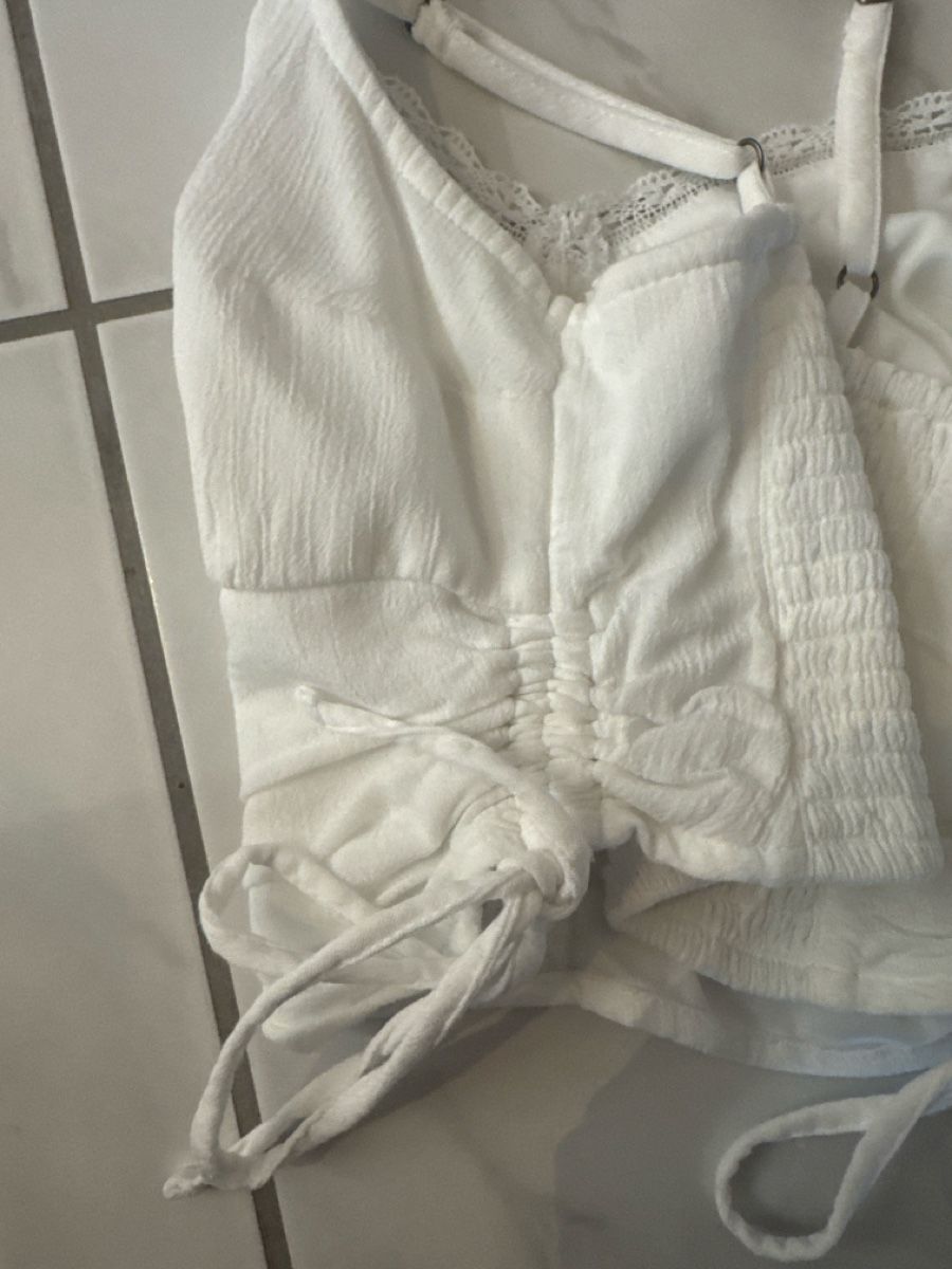 Hollister Top: hollister top – Nuovo (secondo la descrizione) da Wettswil venduto da pittaro73 4