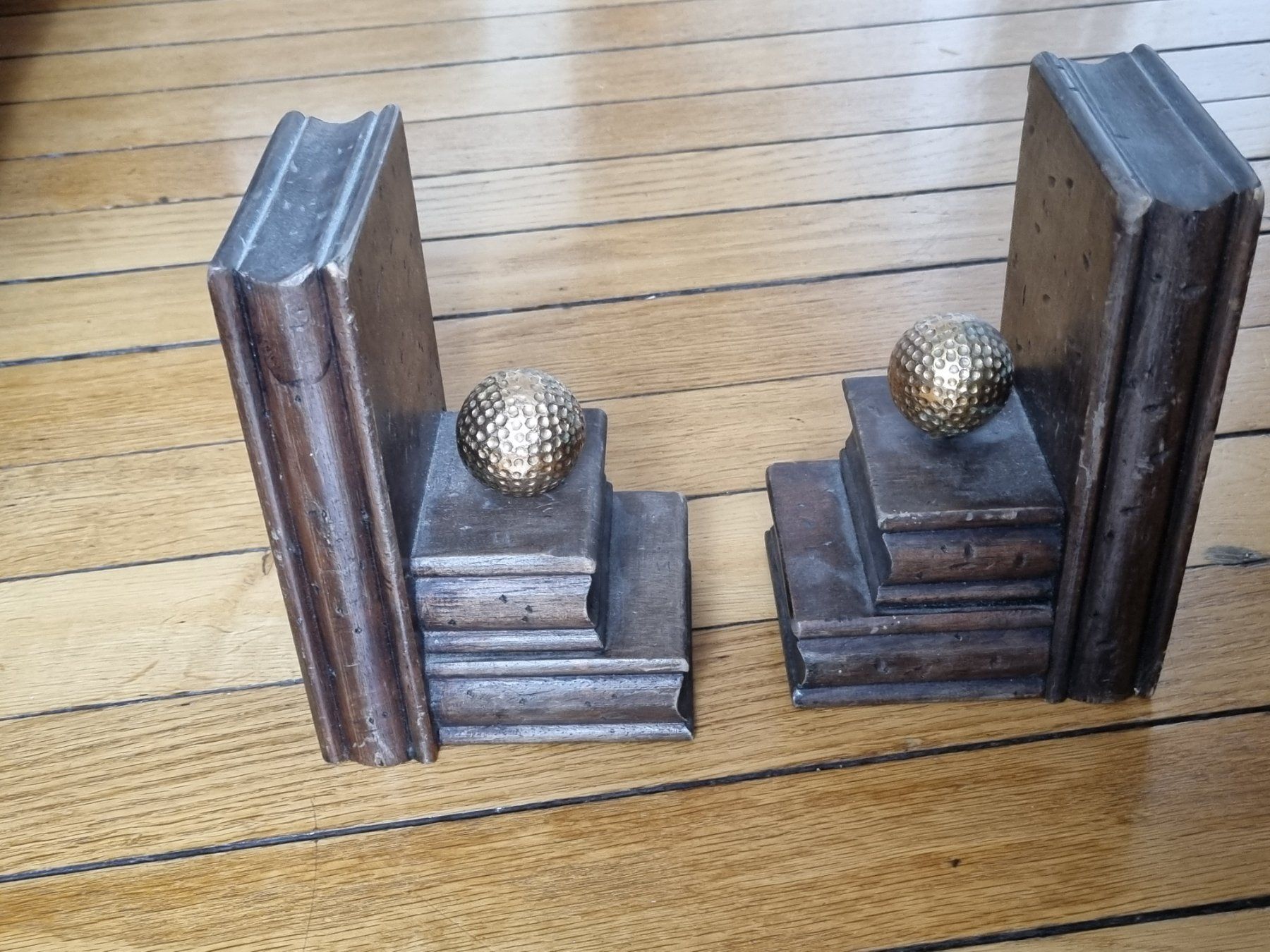 Altro in Decorazioni & Accessori: Buchstützen mit Golf Ball Alt – Difettoso da Schaffhausen venduto da Leveron13 3