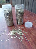 Grosses paillettes pour décorer une table.