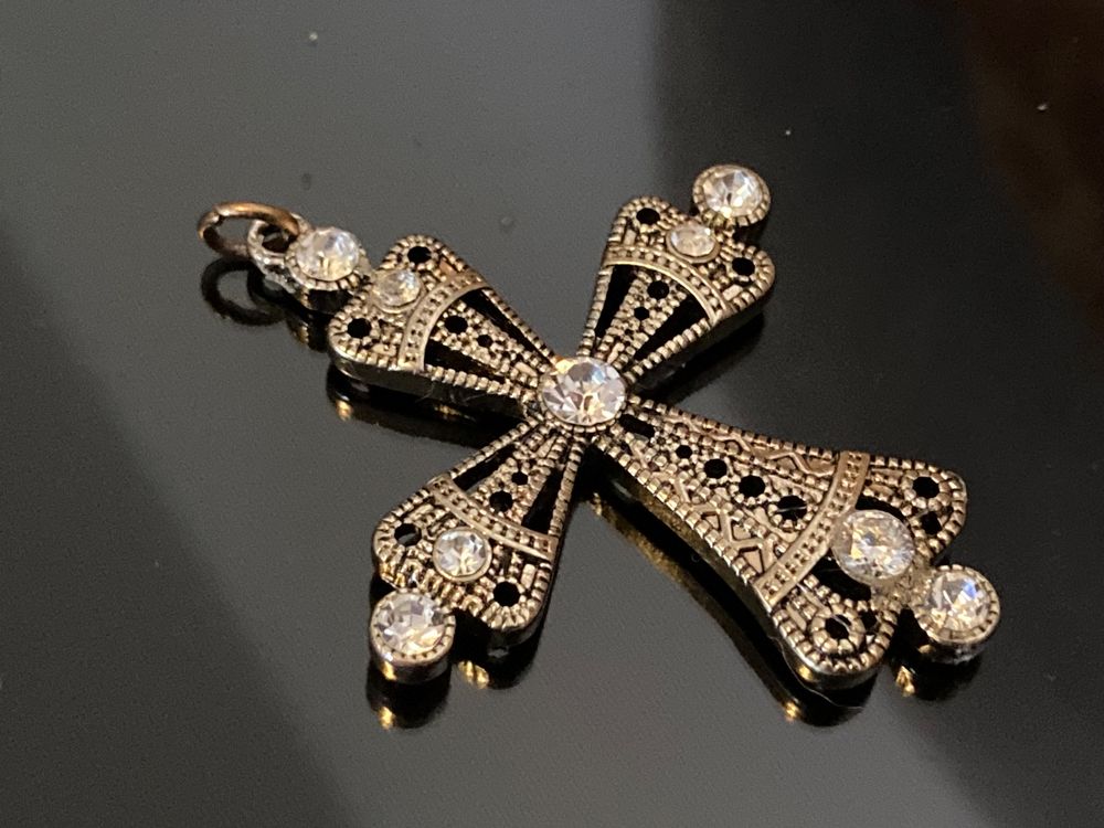 Jolie Croix Vintage Années 50/60 - Métal Et Strass - Bijou De Décoration Ou Porté