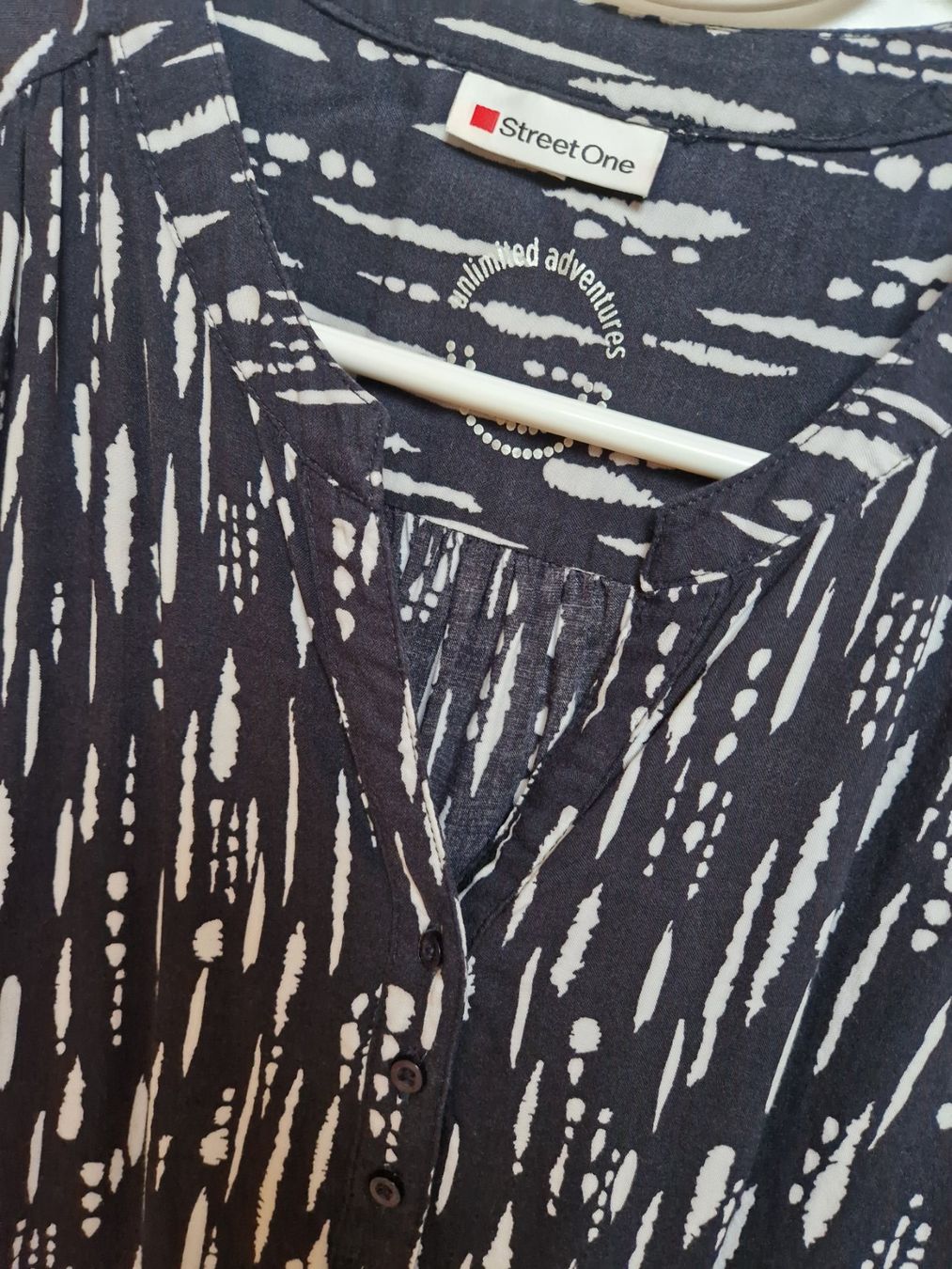 Camicette: Bluse – Usato da Zofingen venduto da PiaZ0102 1