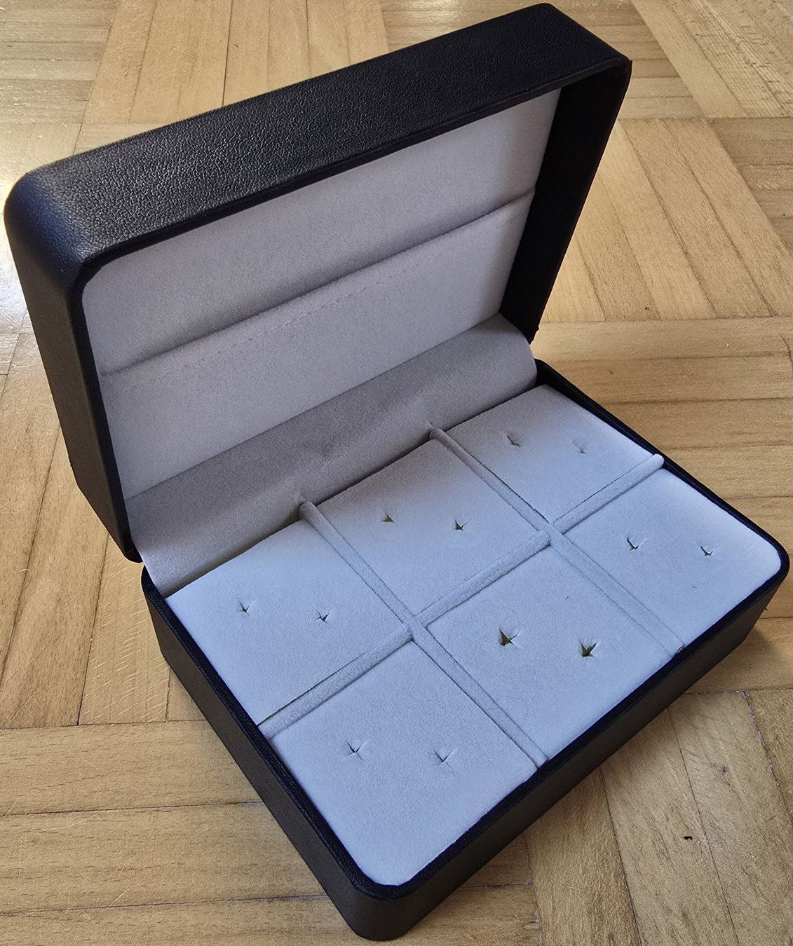 Manschettenknöpfe: Stattliche Matte Kunstleder Manschettenknöpfe Box – Gebraucht aus Froideville von xXSebastienXx 1