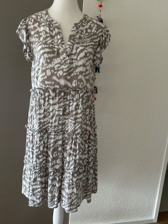 Kleid mit Ärmel beige mit Muster
