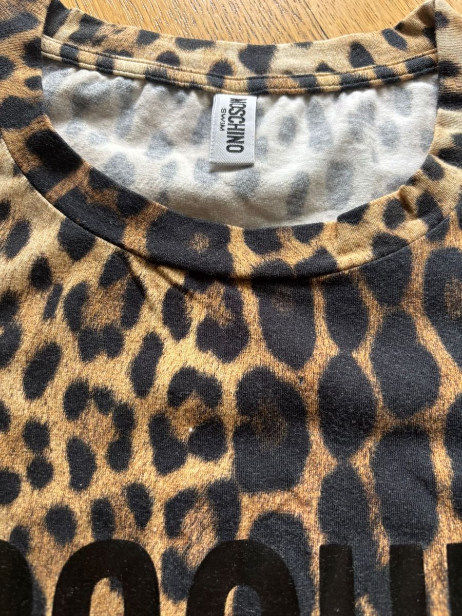Moschino T-shirt: T-shirt Moschino – Usato da Genève venduto da car_7lsr 2