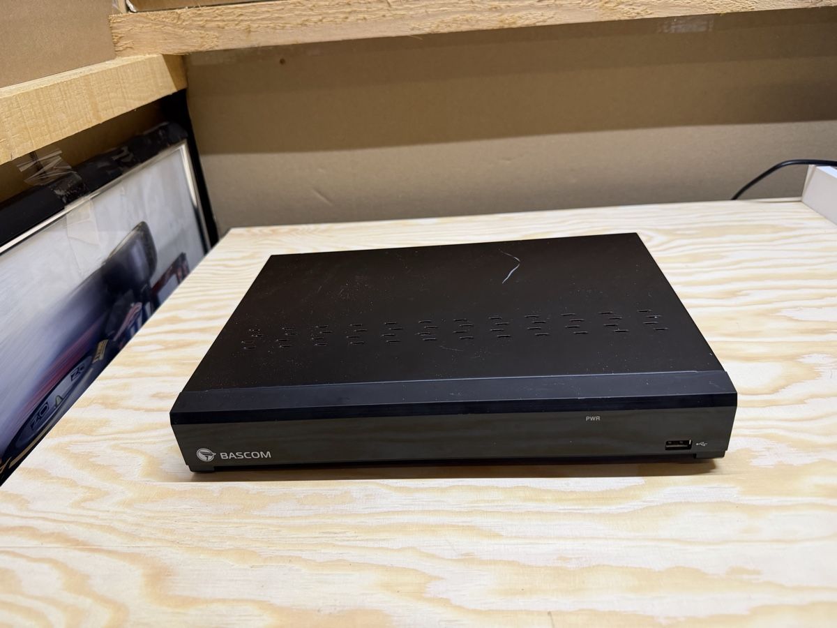 Receiver: Bascom Überwachungssystem 4 Kanal POE – Gebraucht aus Root von Senseless