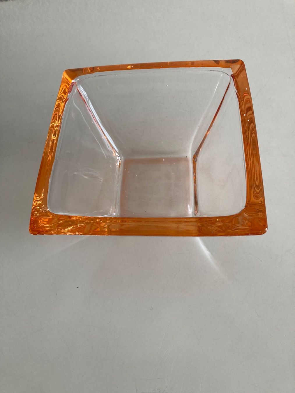 Ciotole: Glasschale mit farbigem Rand, – Usato da Rotkreuz venduto da RoseAss 1