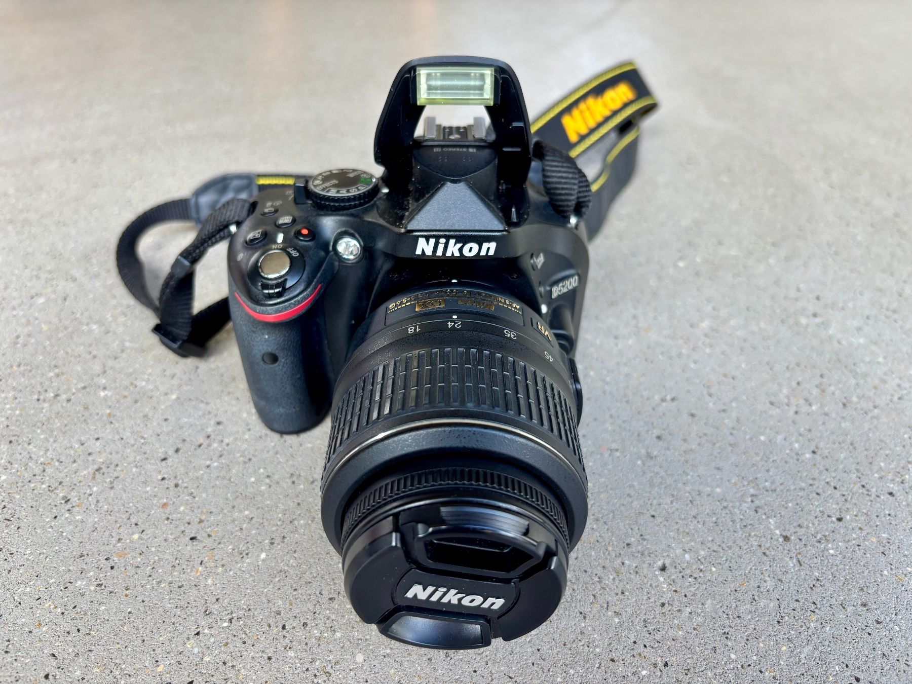 Nikon Fotocamera: Nikon D5200 Spiegelreflexkamera mit 18-55mm Objektiv – Usato da Heerbrugg venduto da delpietro 1