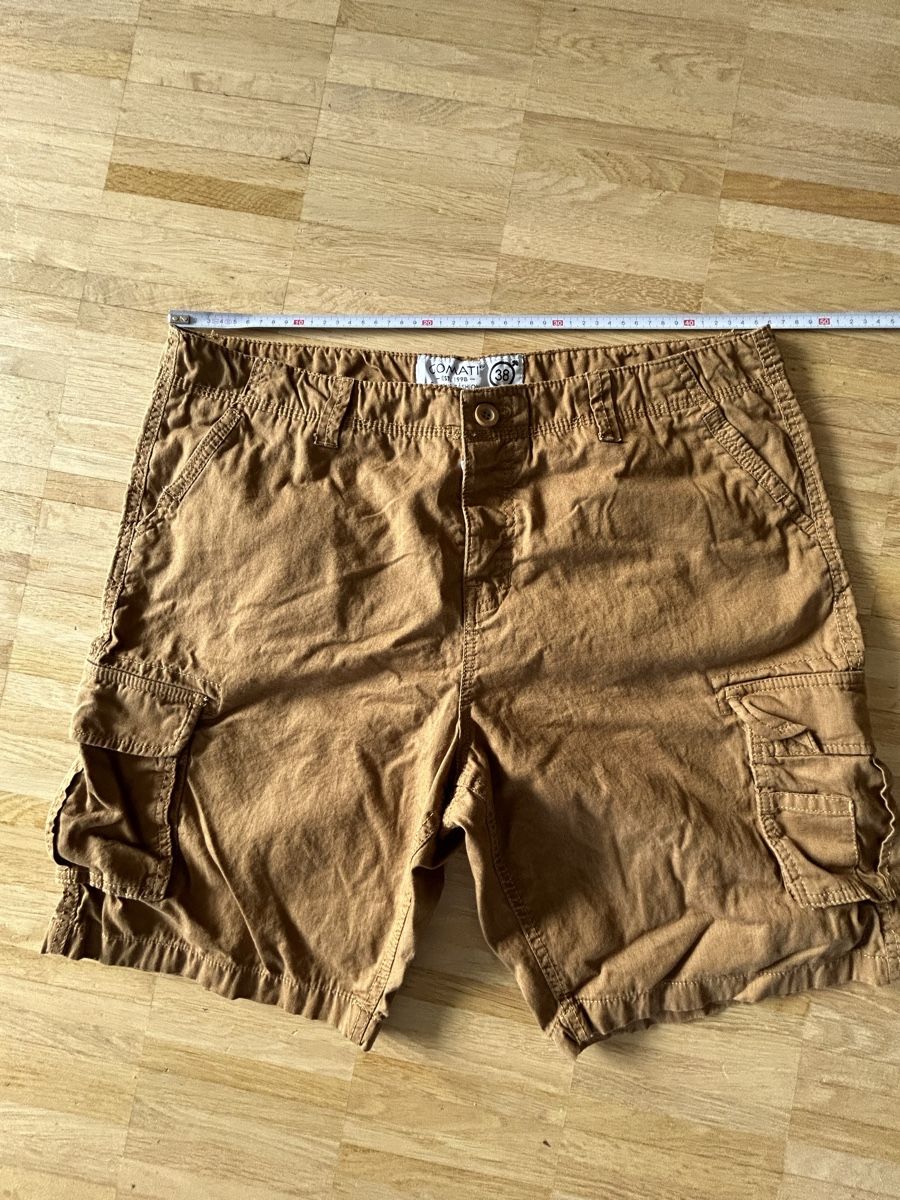 Pantaloni: Short Cargo Homme taille 38 – Usato da Nyon venduto da Iamher