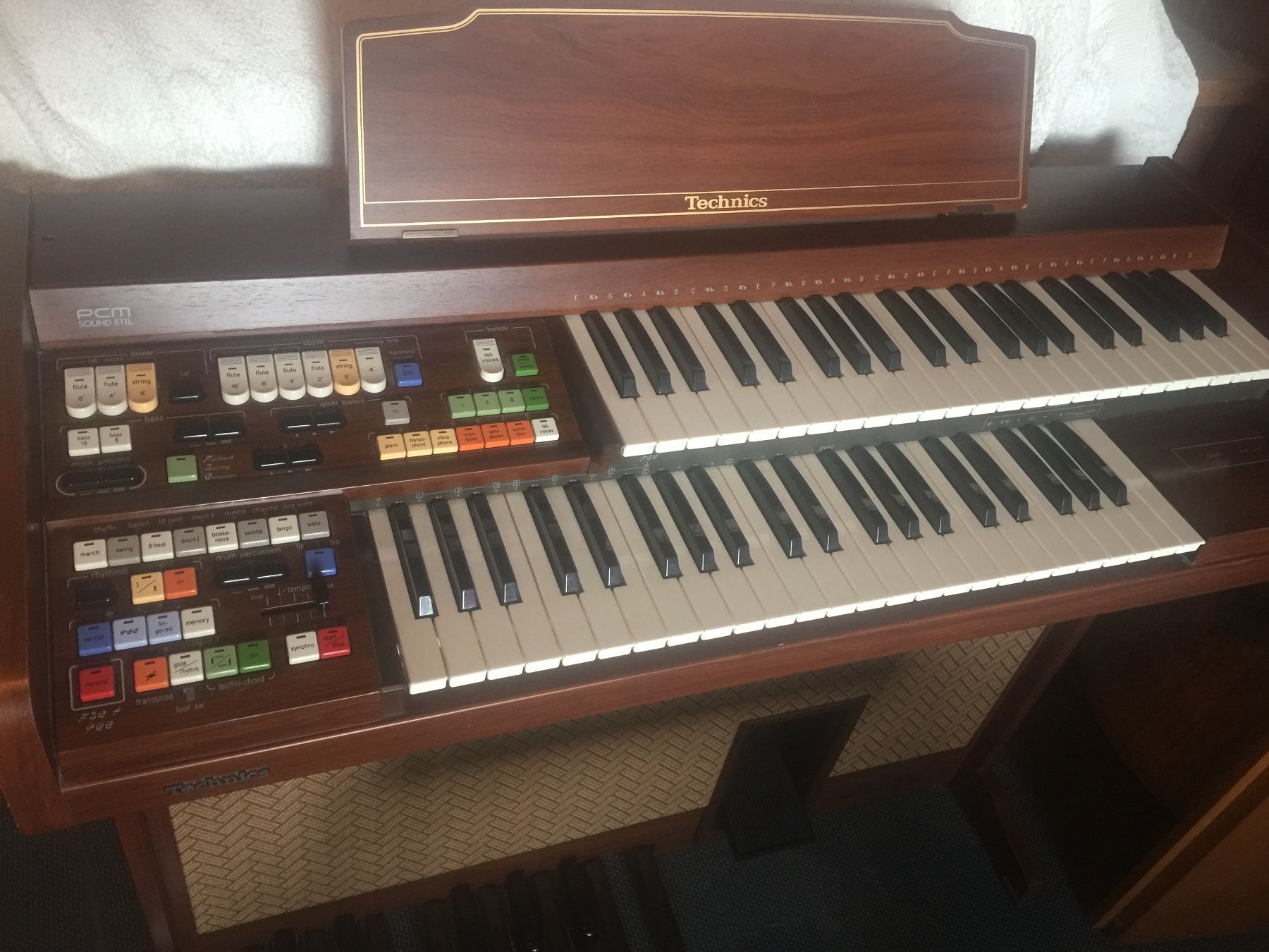 Technics Musikinstrumente: Elektr. Orgel; Technics PCM Sound E11L inkl Orgelbank – Gebraucht aus Hergiswil NW von kar_gg6r 1