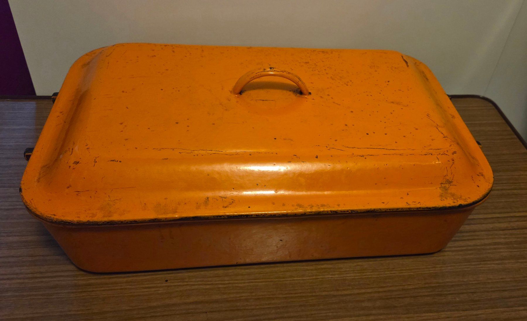 Töpfe: Ein Bräter Eckig Guss Orange Farbig – Gebraucht aus Niederbipp von Trude04 1