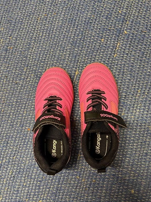 Schuhe für Mädchen: Hallenschuhe Gr. 28 – Gebraucht aus Zürich von mauerhoferi 1