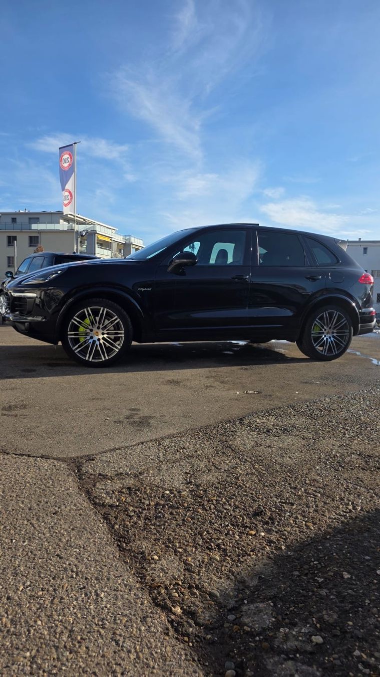 Porsche Automobili: Porsche Cayenne S E-Hybrid SUV – Usato da Frauenfeld venduto da iva_cy8y 8